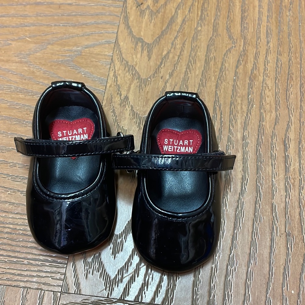 Stuart weitzman crib shoes